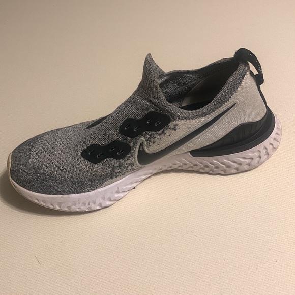 Nike Epic React Flyknit 2 Women’s Running Shoe - Picture 4 of 9
